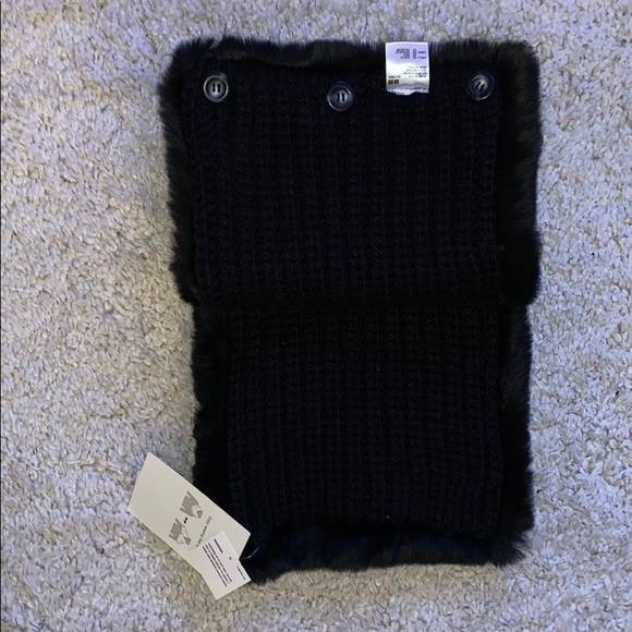 COPY - NWT - UNIQLO Faux Fur Scarf/Neck Wrap - Picture 7 of 7
